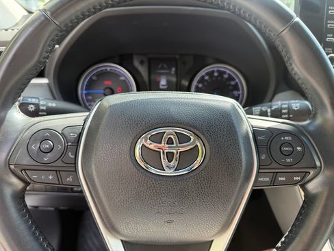 Used 2021 Toyota Venza LE AWD/4WD image 33