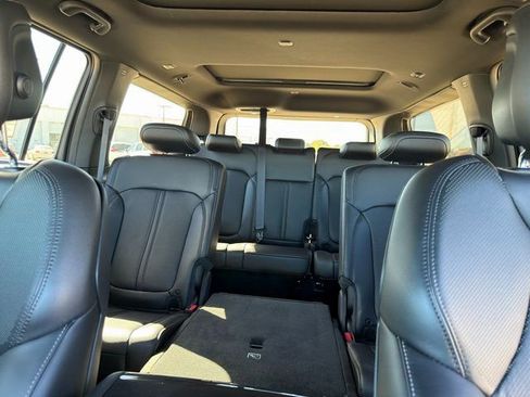 New 2024 Jeep Wagoneer 2WD w/ Premium Group I image 22