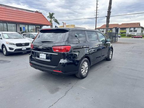 Used 2019 Kia Sedona L FWD image 6