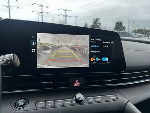 Certified 2025 Hyundai Elantra SEL image 25