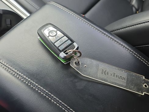 Used 2022 Ford Explorer XLT w/ Equipment Group 202A image 20