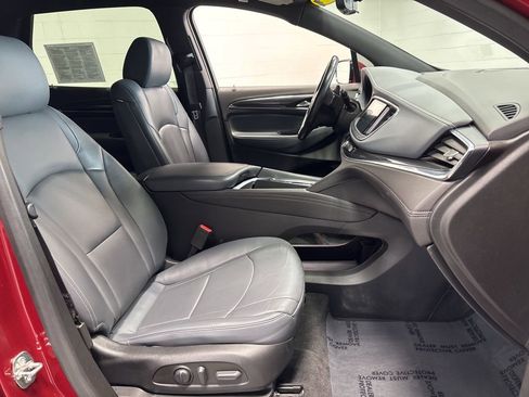 Used 2024 Buick Enclave Essence w/ Technology Package image 10