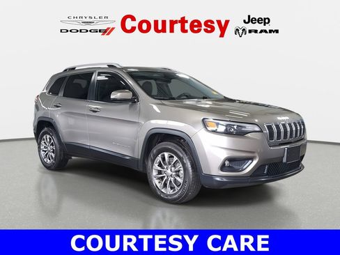 Used 2020 Jeep Cherokee Latitude Plus w/ Comfort/Convenience Group AWD/4WD image 1