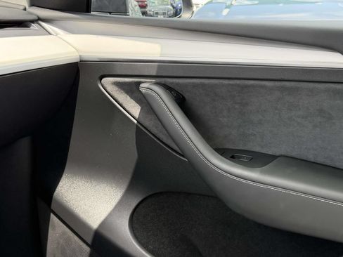 Used 2023 Tesla Model Y Long Range AWD/4WD image 38