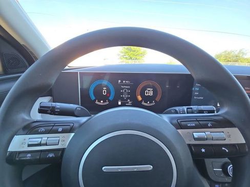 Used 2025 Hyundai Tucson SE image 25