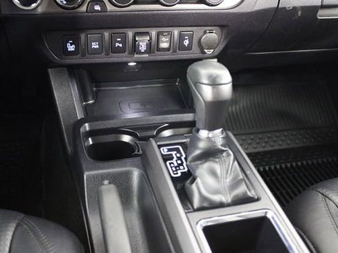 Used 2019 Toyota Tacoma TRD Sport image 32