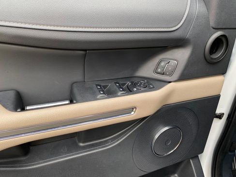 Used 2024 Ford Expedition XLT image 30