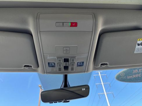 Used 2023 Volkswagen Atlas SE w/ Panoramic Sunroof Package FWD image 21