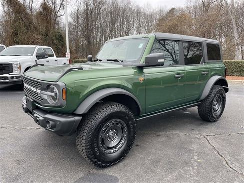 Used 2025 Ford Bronco Badlands image 3