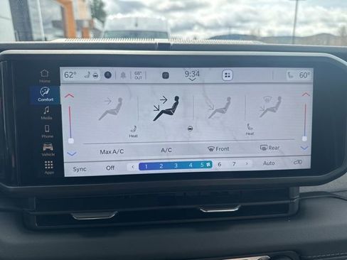 Used 2025 Jeep Wrangler Unlimited Sahara w/ Safety Group image 19