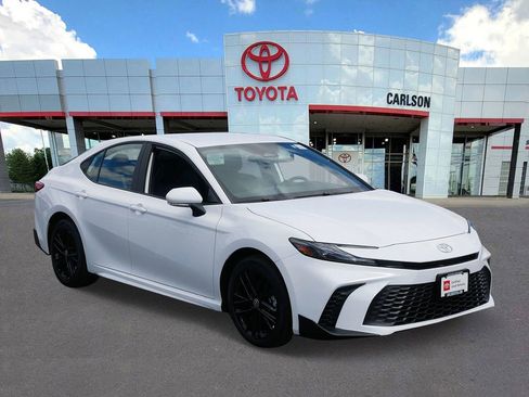 Used 2026 Toyota Camry SE AWD/4WD image 2