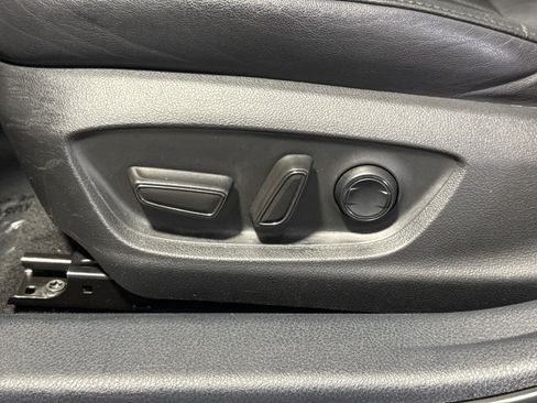 Used 2022 Toyota Avalon XLE FWD image 15