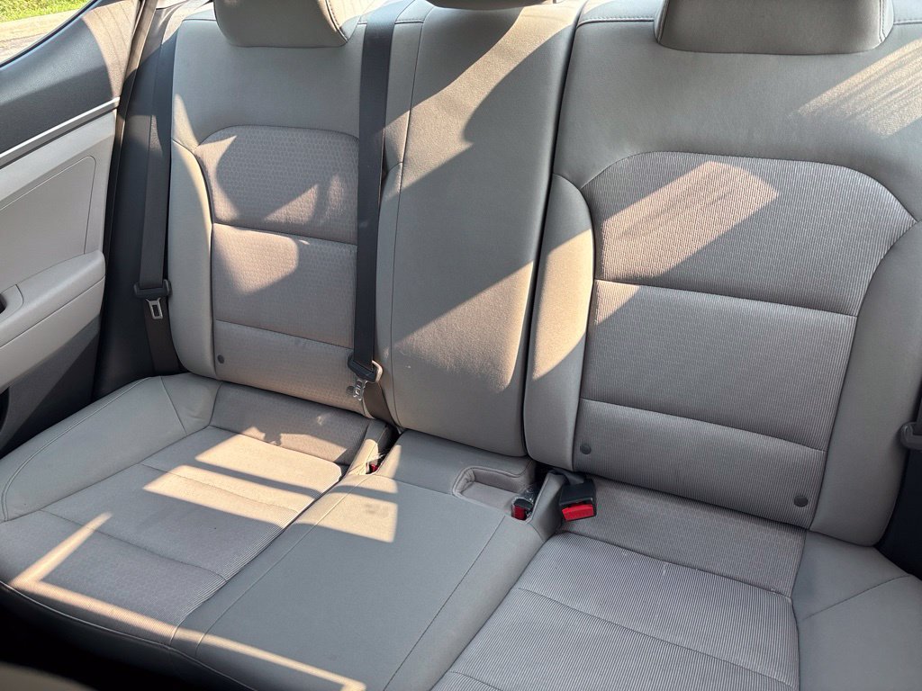 Used 2017 Hyundai Elantra SE FWD image 19
