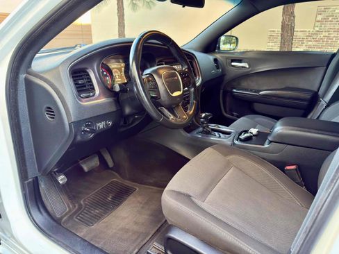 Used 2018 Dodge Charger SXT w/ Blacktop Package image 25