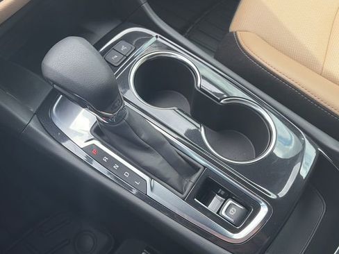 Used 2022 Chevrolet Equinox Premier FWD image 22