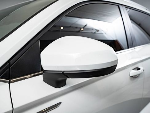 Used 2023 Volkswagen Taos SE w/ Panoramic Sunroof Package FWD image 17
