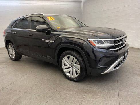 Used 2021 Volkswagen Atlas Cross Sport SE w/ V6 Towing Package FWD image 3