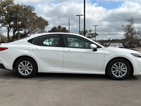 Certified 2025 Toyota Camry LE image 4