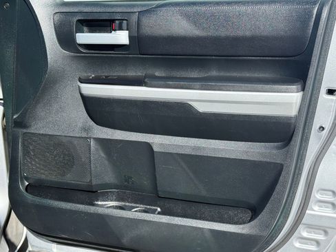 Used 2016 Toyota Tundra SR5 w/ SR5 Upgrade Package image 33