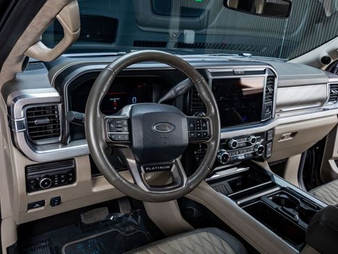 Used 2025 Ford F250 Platinum w/ Platinum Plus Package image 16