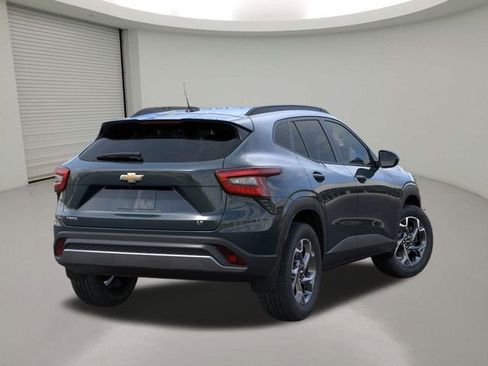 New 2026 Chevrolet Trax LT w/ Sunroof Package image 4