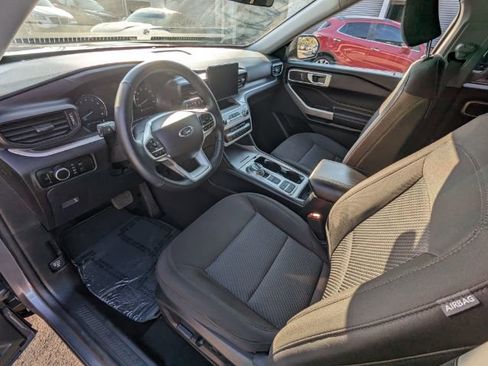 Used 2023 Ford Explorer XLT image 12