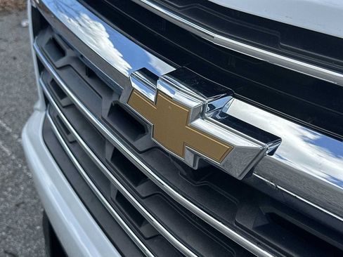 Certified 2025 Chevrolet Traverse LT FWD image 10