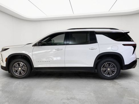 Used 2025 Chevrolet Traverse LT FWD image 58