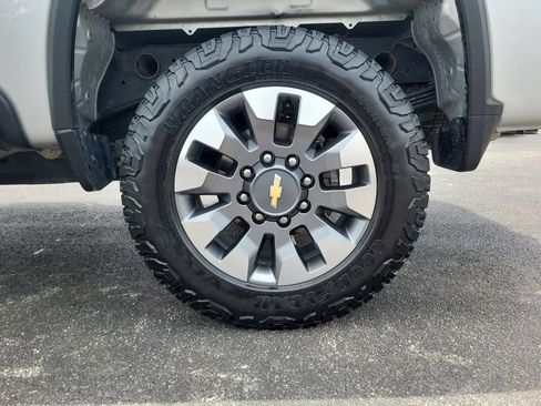 Used 2022 Chevrolet Silverado 2500 Custom w/ Custom Value Package AWD/4WD image 27