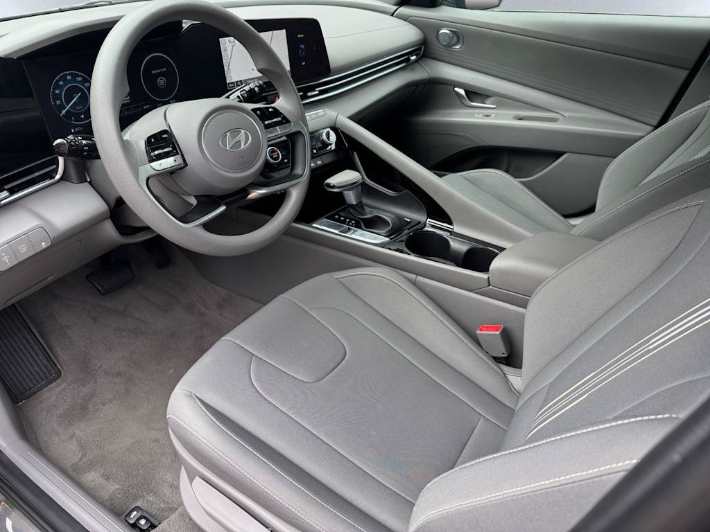 Used 2024 Hyundai Elantra Blue FWD image 11