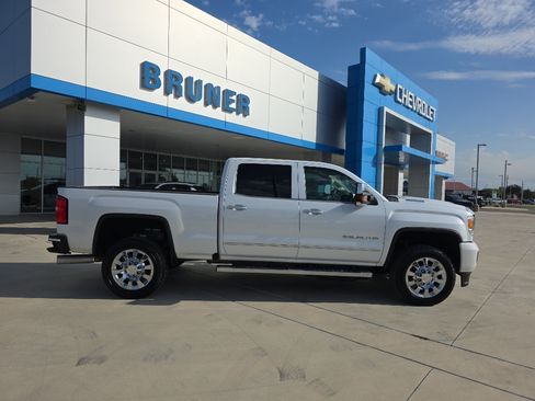 Used 2019 GMC Sierra 2500 Denali w/ Duramax Plus Package AWD/4WD image 21