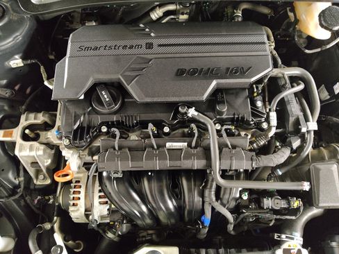 Used 2023 Hyundai Elantra SEL w/ Convenience Package image 30