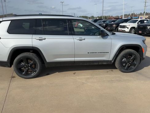 New 2025 Jeep Grand Cherokee L Limited w/ Black Appearance Package image 2