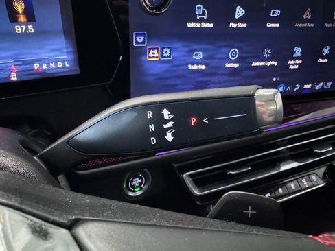 Certified 2024 Chevrolet Traverse RS image 23