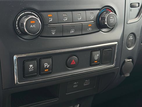 Used 2022 Nissan Titan SV RWD image 23
