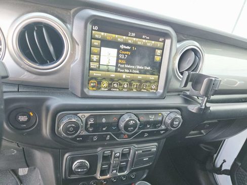 Used 2020 Jeep Wrangler Unlimited Sahara AWD/4WD image 28