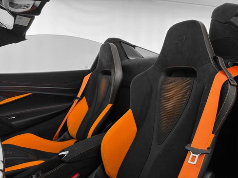 Used 2026 McLaren 750S Spider RWD image 15