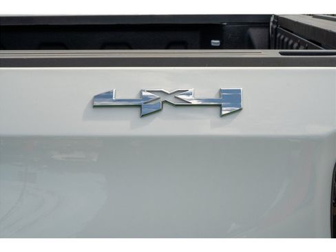 Used 2025 GMC Sierra 1500 SLT AWD/4WD image 26