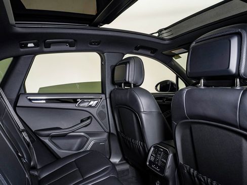 Certified 2025 Porsche Macan image 16