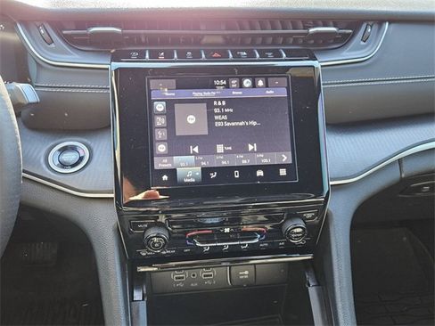 Used 2024 Jeep Grand Cherokee Laredo w/ Trailer Tow Package image 8