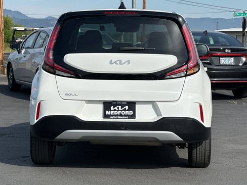 Used 2025 Kia Soul LX w/ LX Technology Package FWD image 5