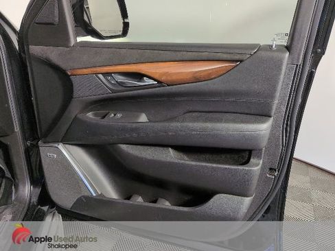 Used 2015 Cadillac Escalade Luxury image 43