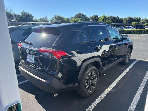 Certified 2022 Toyota RAV4 XLE Premium AWD/4WD image 8