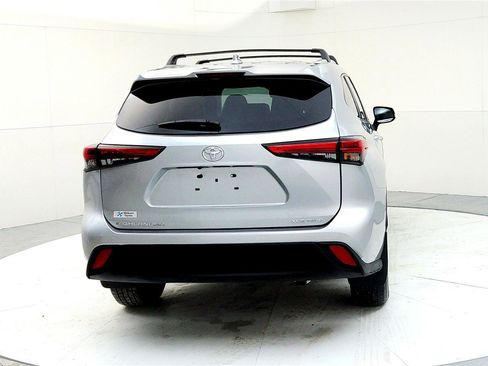 Used 2022 Toyota Highlander XLE image 5