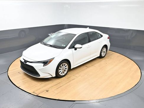 Used 2021 Toyota Corolla LE w/ LE Convenience Package FWD image 9