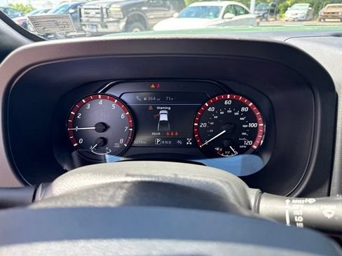 Used 2025 Nissan Frontier PRO-4X AWD/4WD image 19