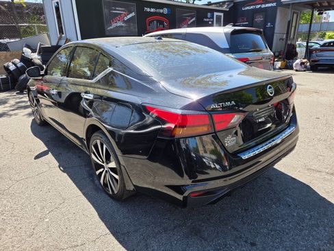 Used 2021 Nissan Altima 2.5 Platinum AWD/4WD image 4