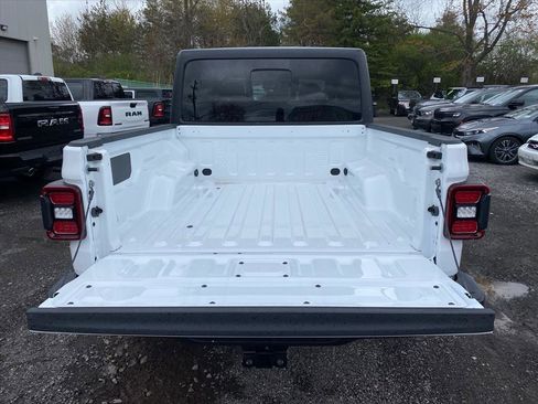 New 2026 Jeep Gladiator Sport AWD/4WD image 14