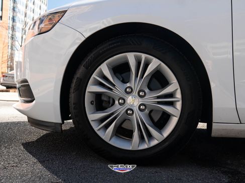 Used 2015 Chevrolet Impala LT w/ Convenience Package image 10