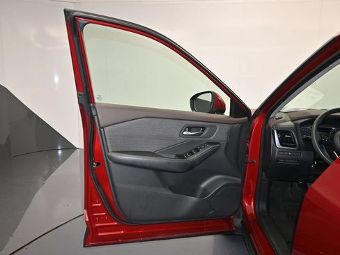 Used 2023 Nissan Rogue SV FWD image 10